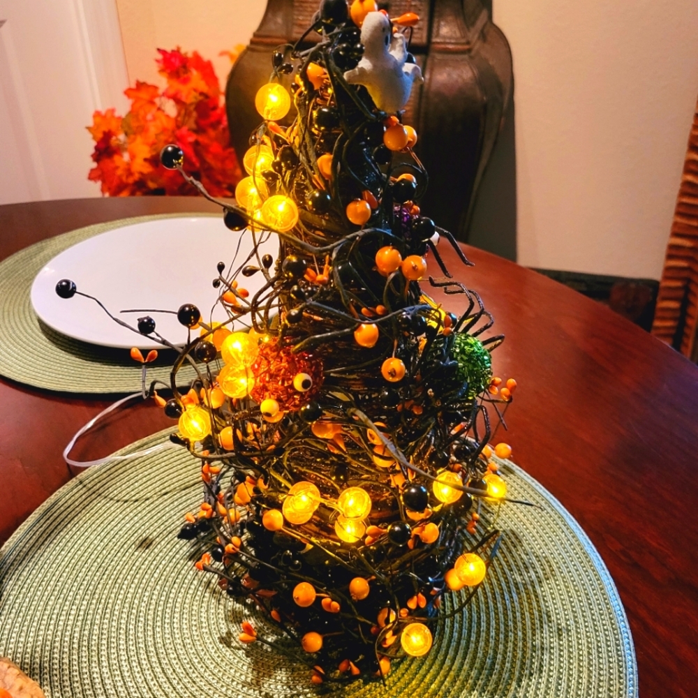 Halloween Tree - Picture 7 of 8
